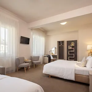 **** Otel Pytloun Kampa Garden Çek Cumhuriyeti